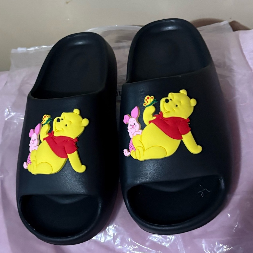 Winnie the Pooh Eva slides women’s 7/8 (38-39) New